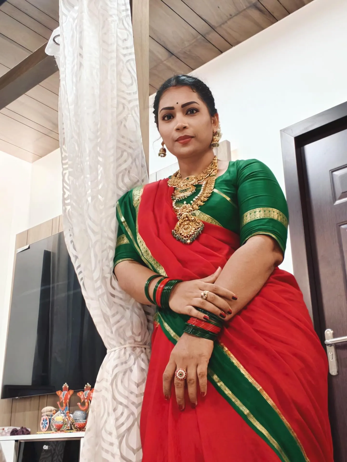 divvala madhuri age wife