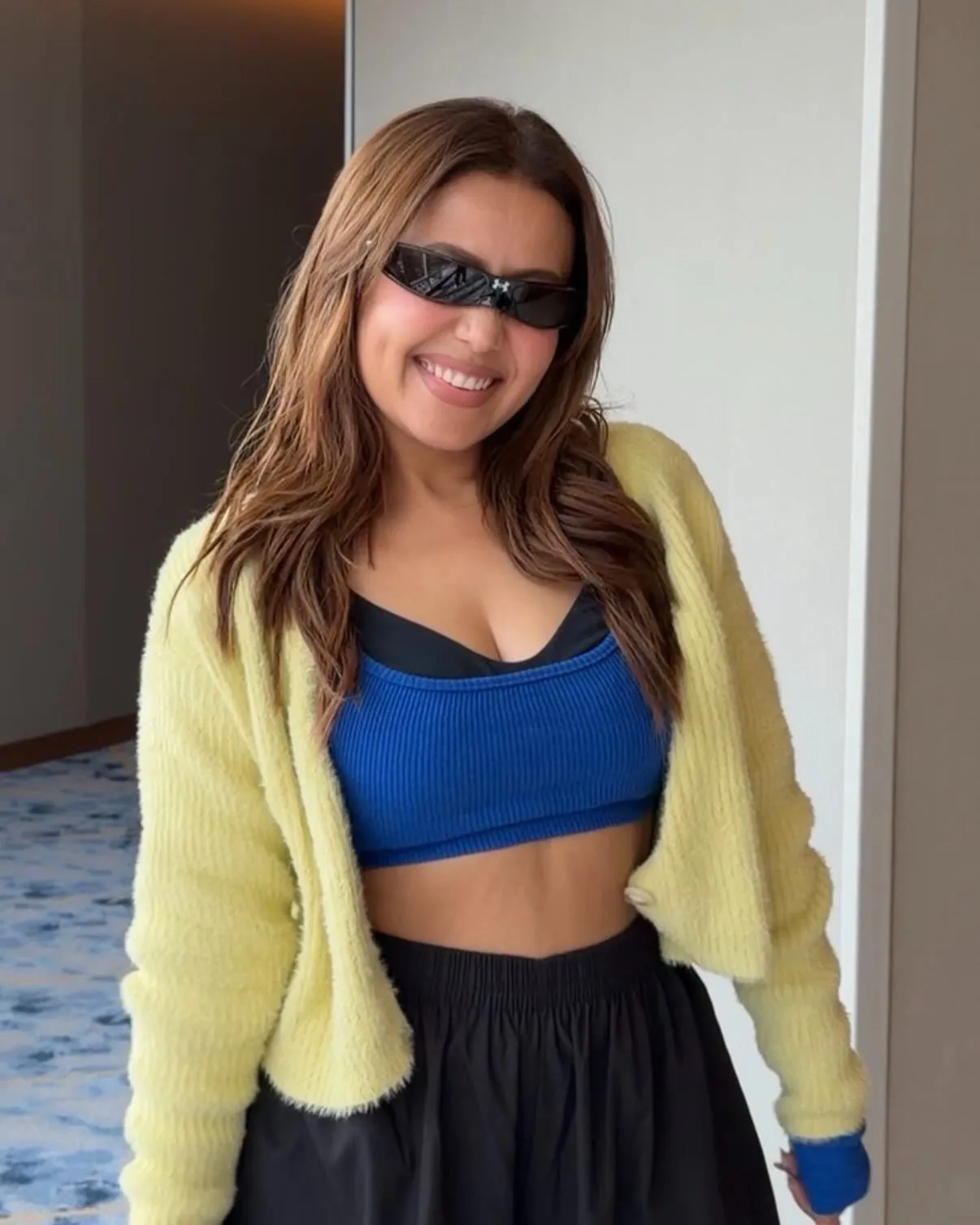 neha kakkar height in feet without heels