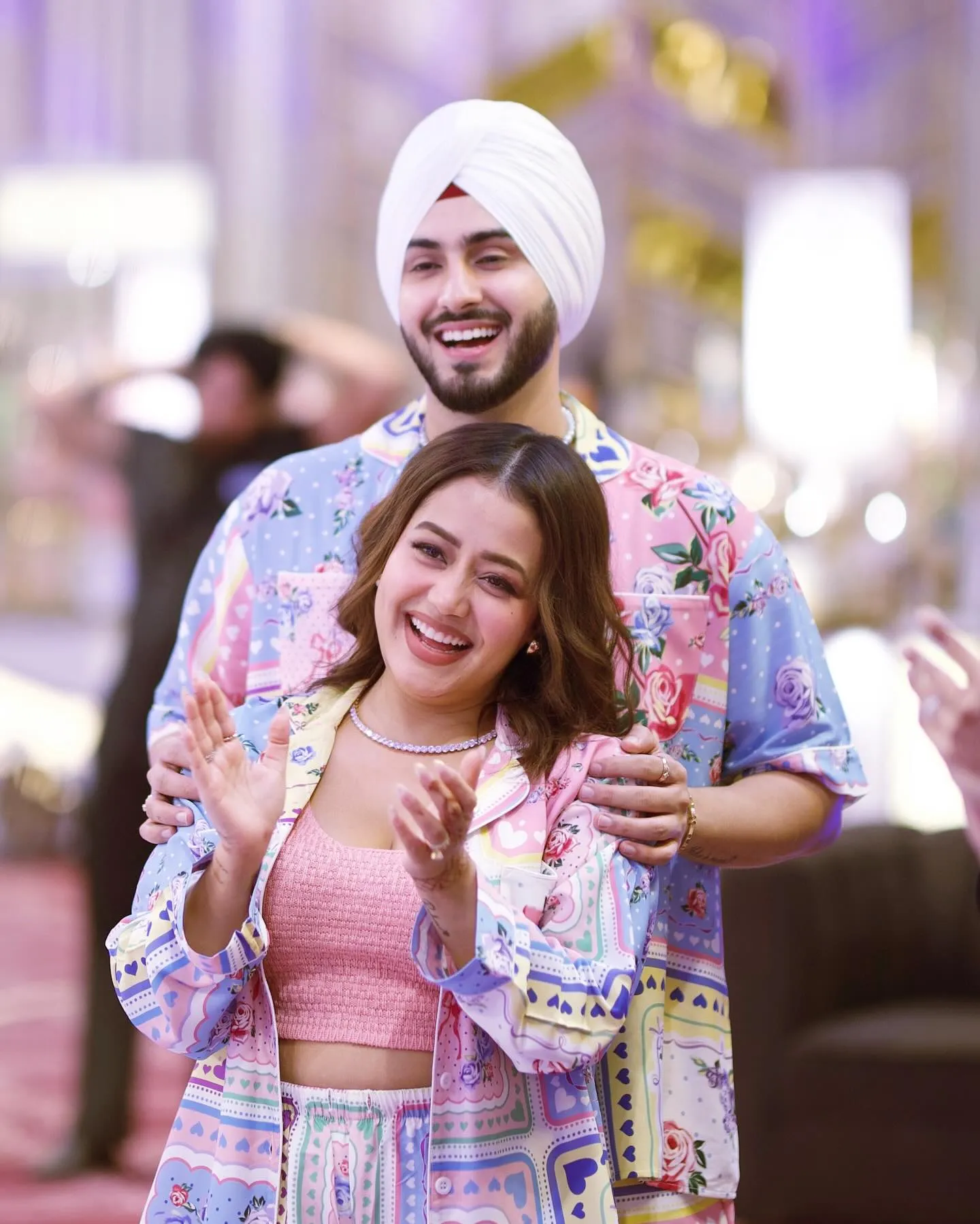 neha kakkar height in feet without shoes in cm