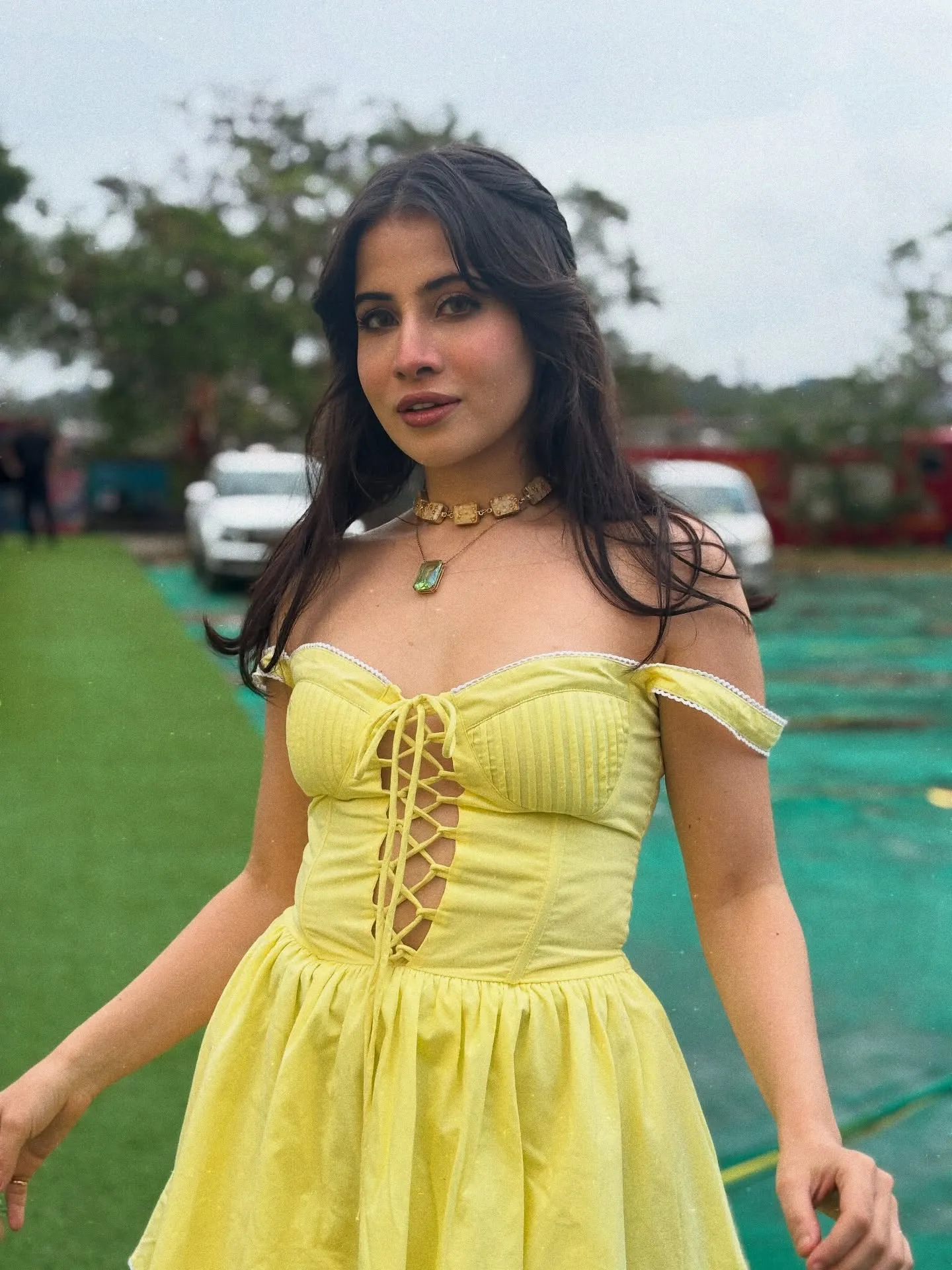 urfi javed height in feet without heels