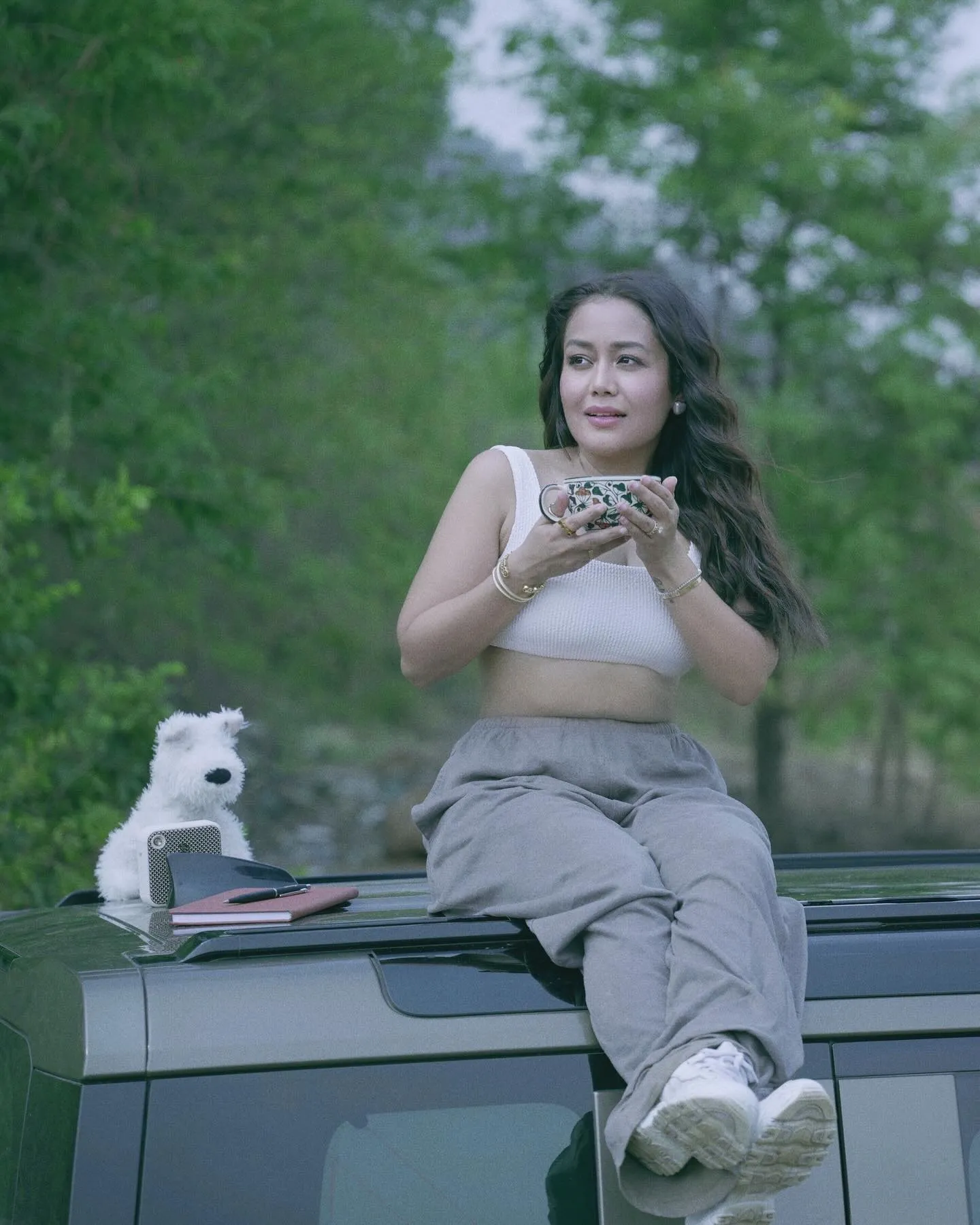 what is neha kakkar height in feet