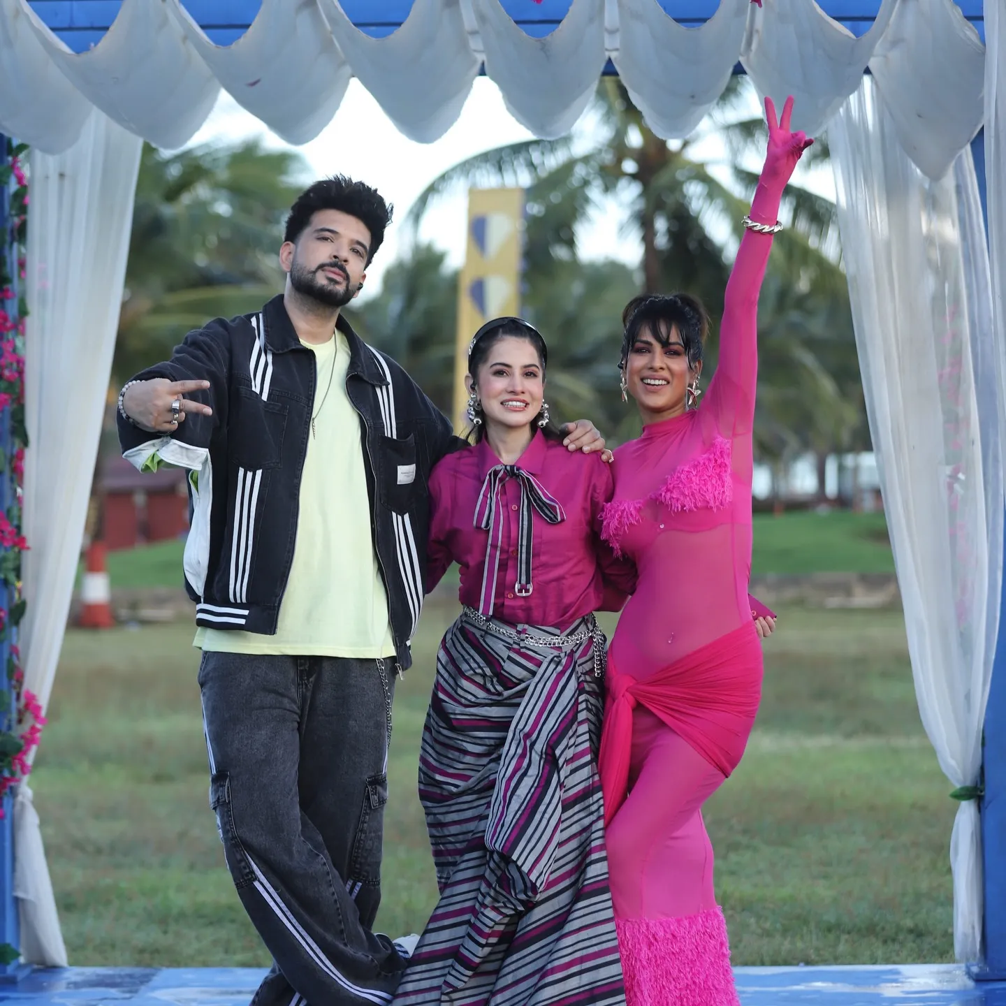 what is the height of urfi javed in feet