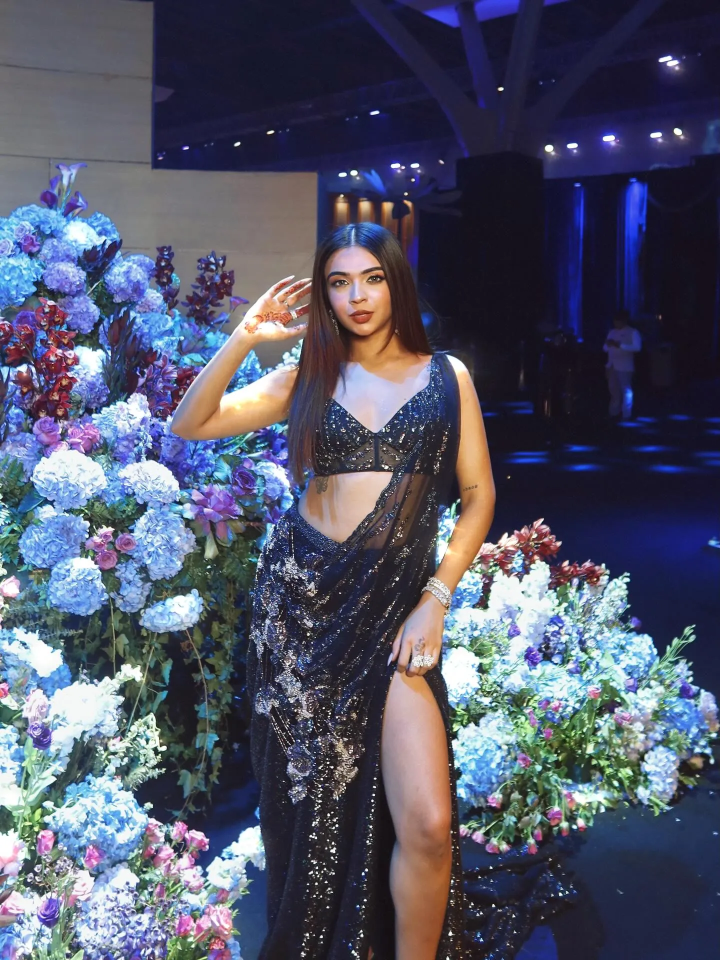 apoorva mukhija height in inches