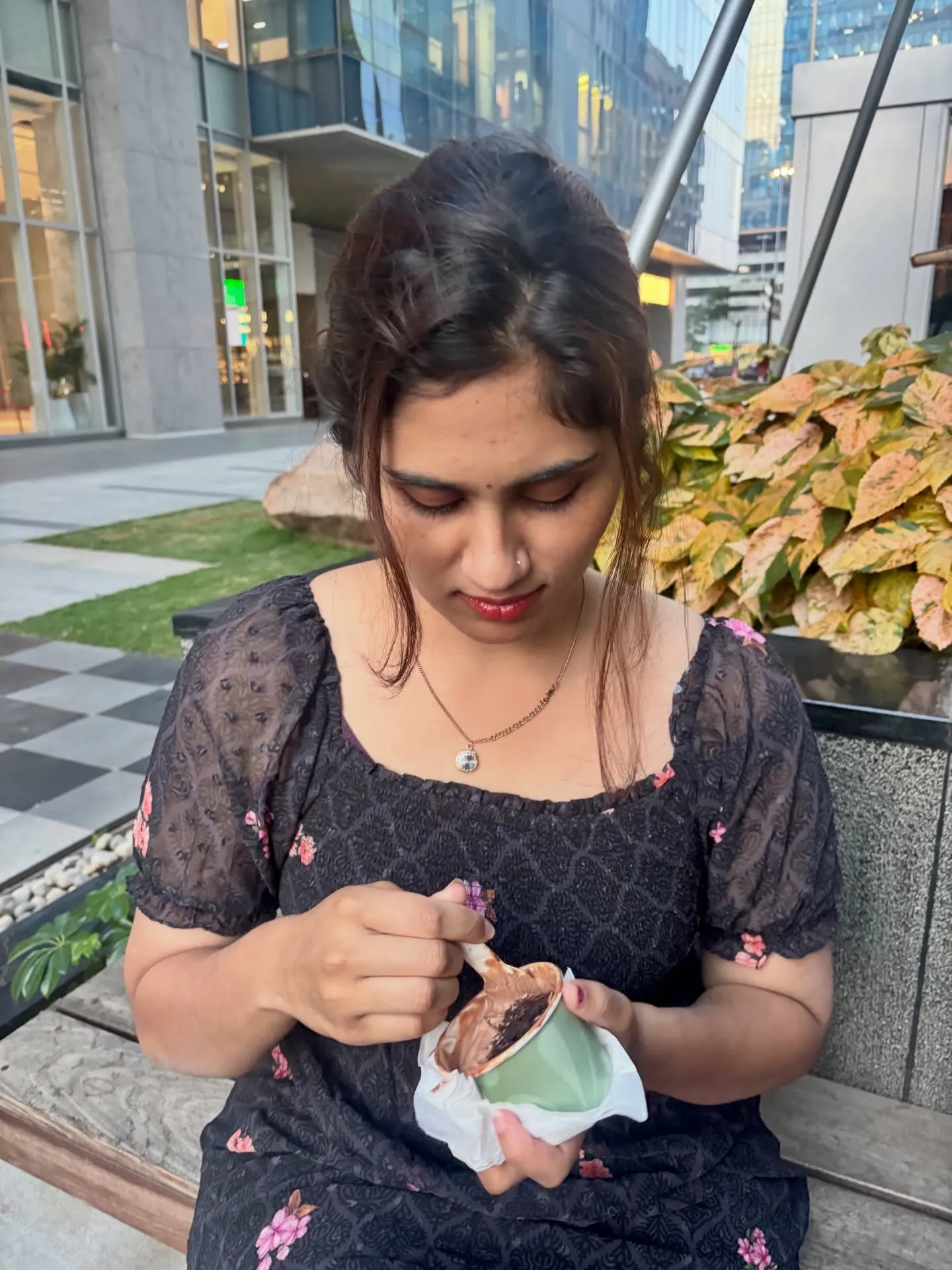 bigg boss 9 telugu divya nikitha age